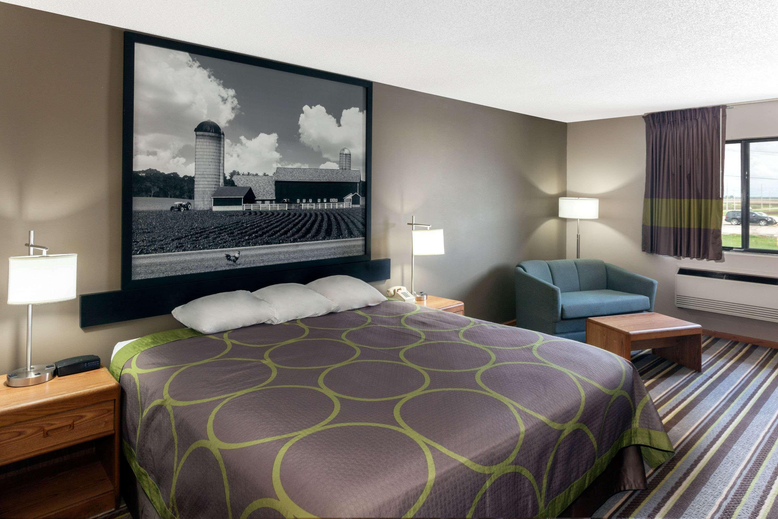 Super 8 By Wyndham Gilman Hotel Exterior photo